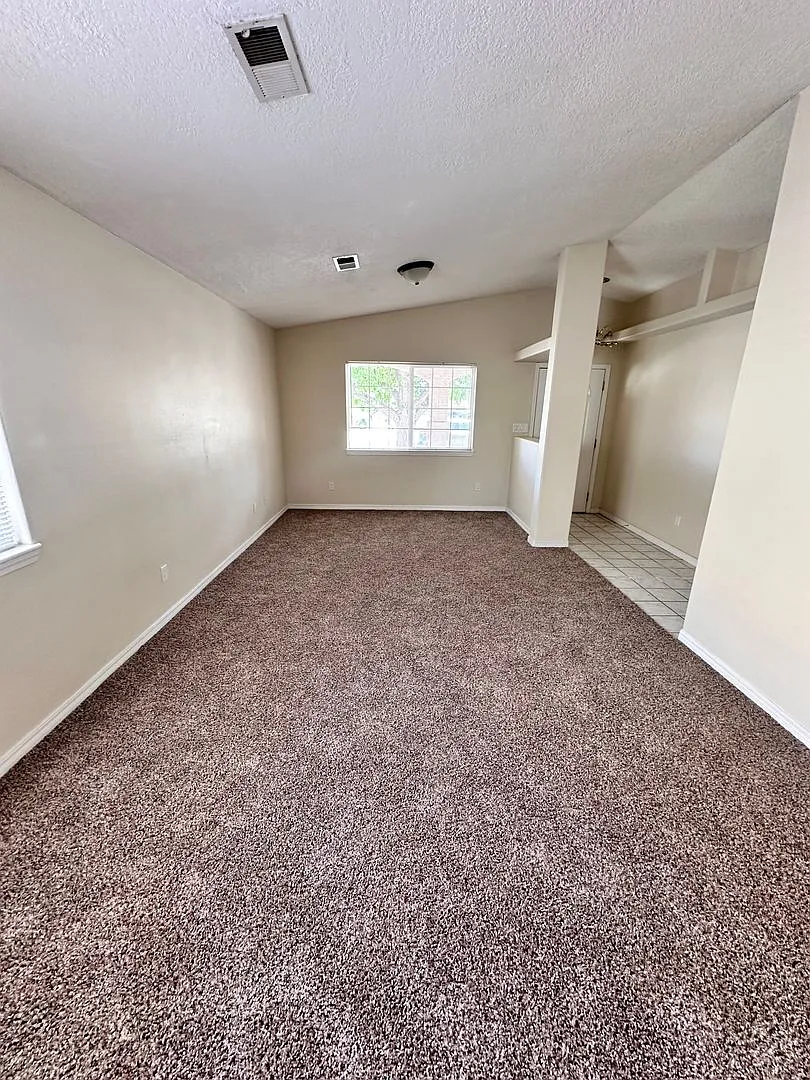 3 Bedroom 2 Bathroom 2 Car Garage — Photo 4