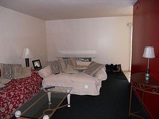 3rd image of 15 Sutton Pl #15