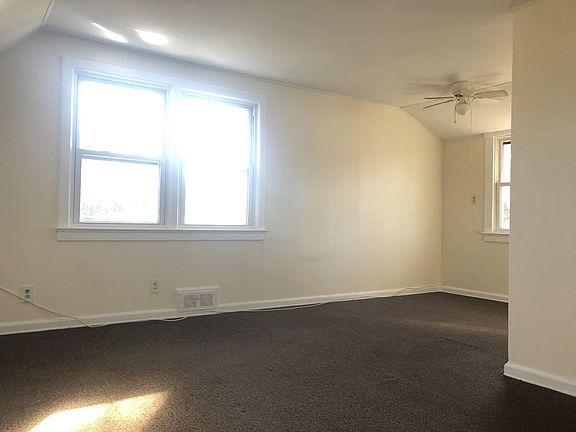 3rd image of 16 Barberry Ln Floor 2