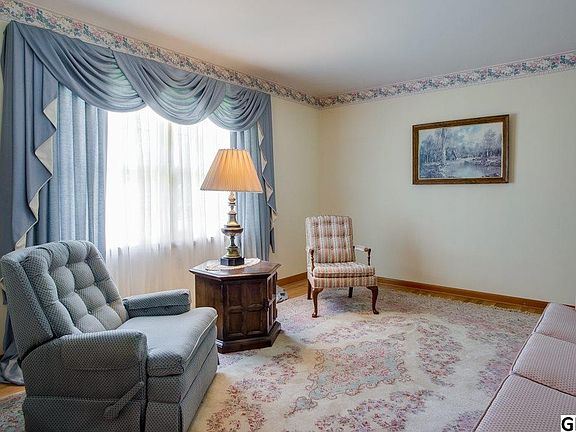 4th image of 21 Oakwood Ave