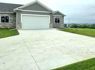 8605 Highview Cir, Lincoln, NE 68516
