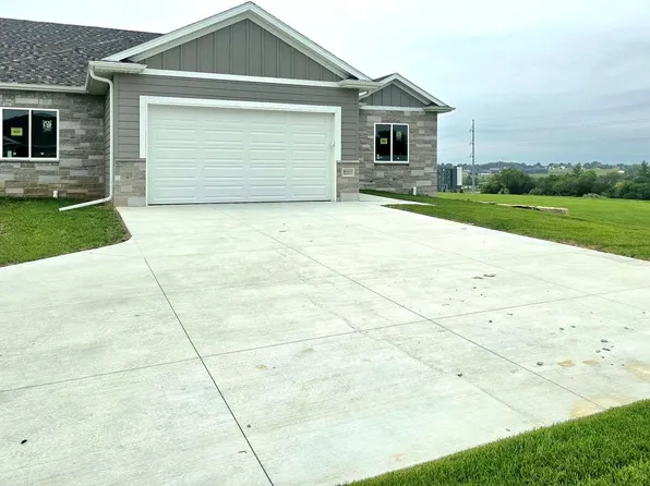 8605 Highview Cir, Lincoln, NE 68516