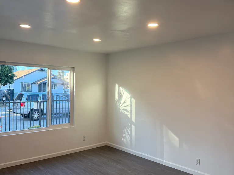 3458 W 67th St #1 — Photo 11