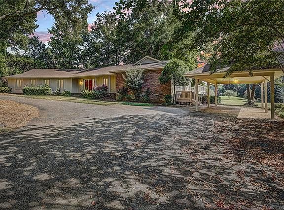 2nd image of 3612 Golfview Dr
