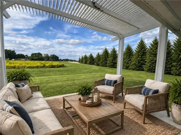 816 Brookwood Cir, Tipp City, OH 45371