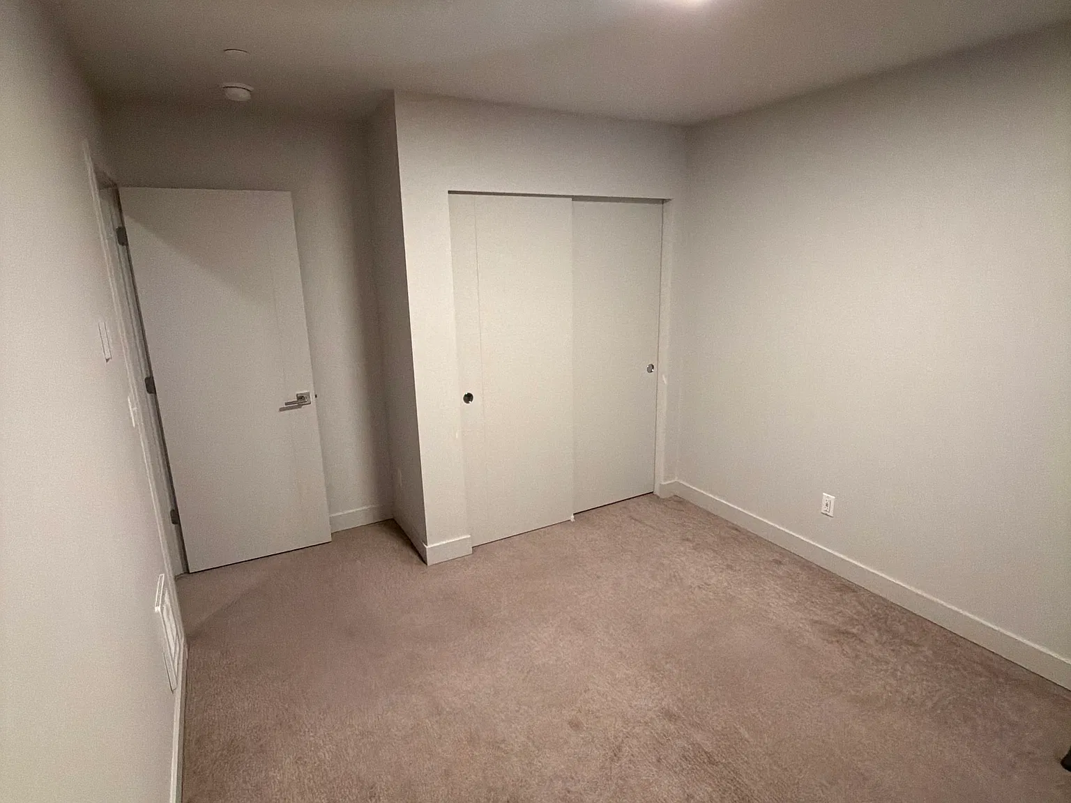 4 bed, 2150 sqft, $1,100 — Photo 2
