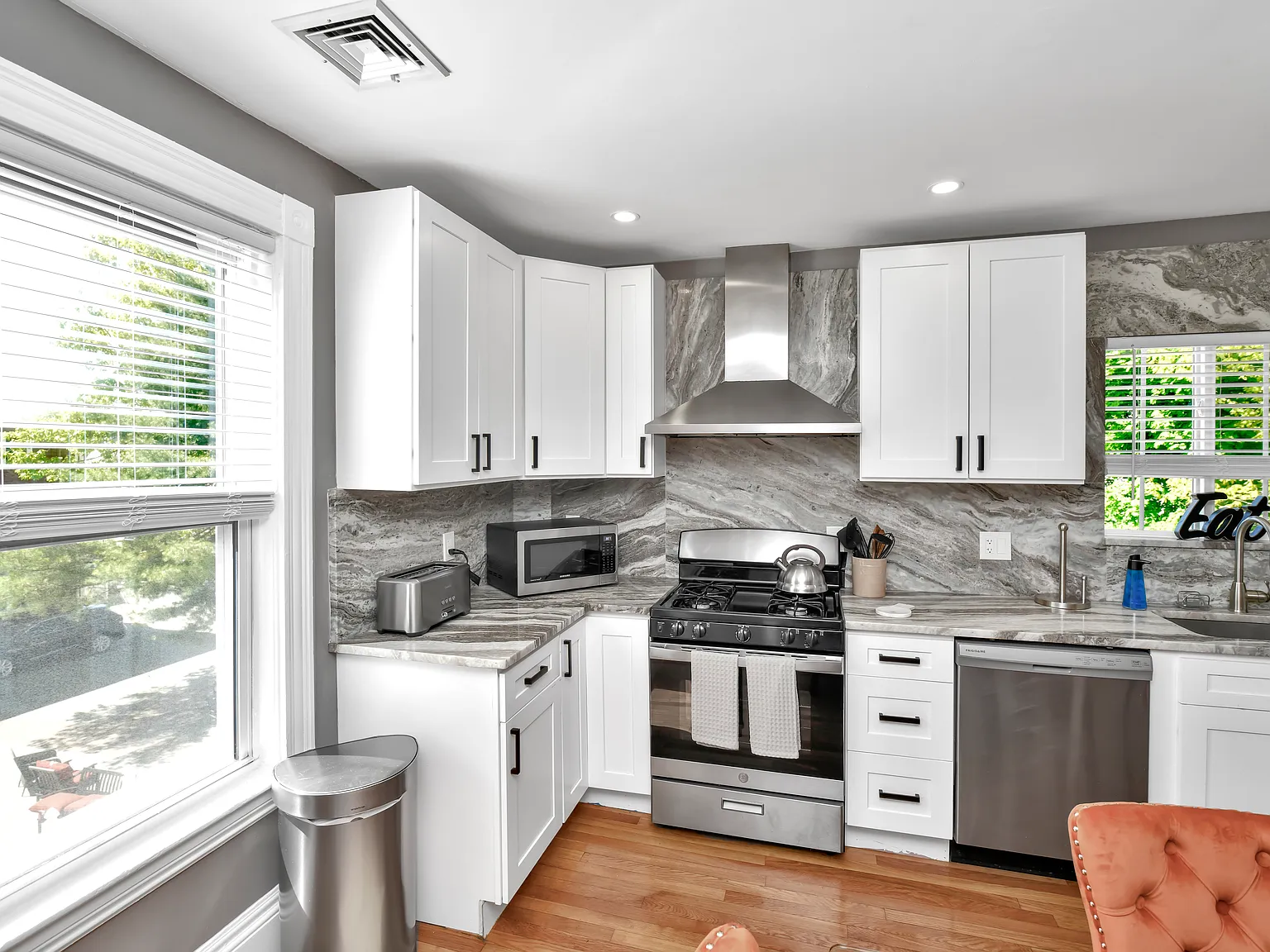 4 bed, 1600 sqft, $8,000 — Photo 4