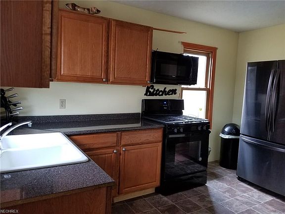 3rd image of 250 N Meadowbrook Dr
