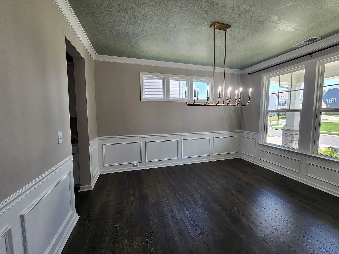 6 Bedroom Home In Reids Cove in Mooresville — Photo 3