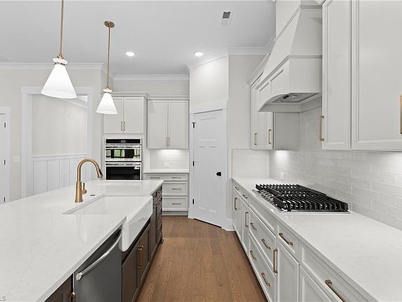 4th image of 175 Green Forest Ct