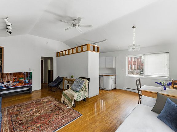 4th image of 2455 3rd St