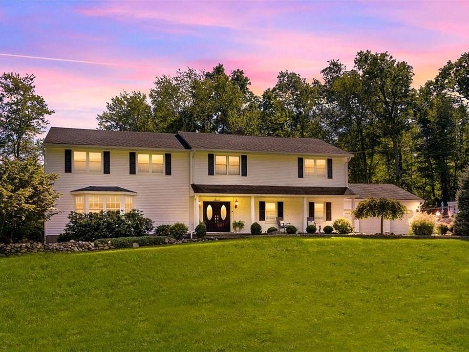 1st image of 7 Tall Oaks Lane