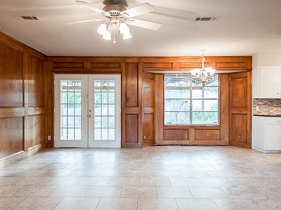 3rd image of 907 Connecticut Dr