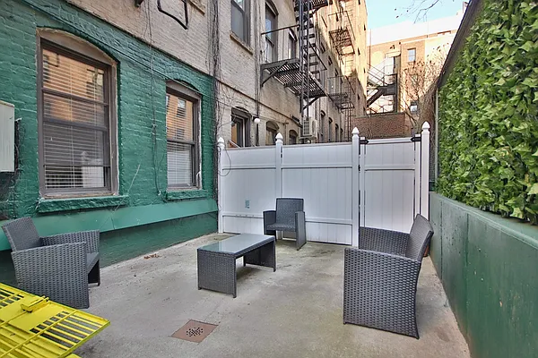 Rented by Compass | media 19