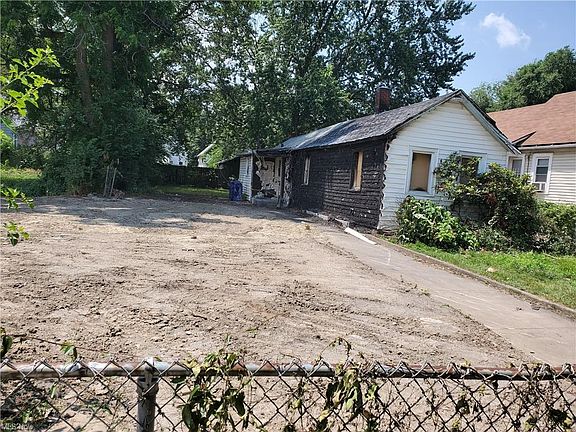 4th image of 1560 E 43rd St