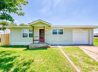 969 S Walker St, Angleton, TX 77515