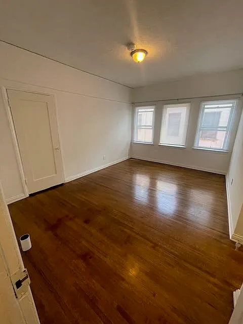2 bed, 1800 sqft, $1,300 — Photo 4