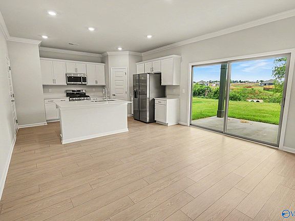 5th image of 315 Pond Spring Dr