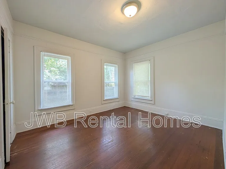 28 W 33rd St — Photo 7