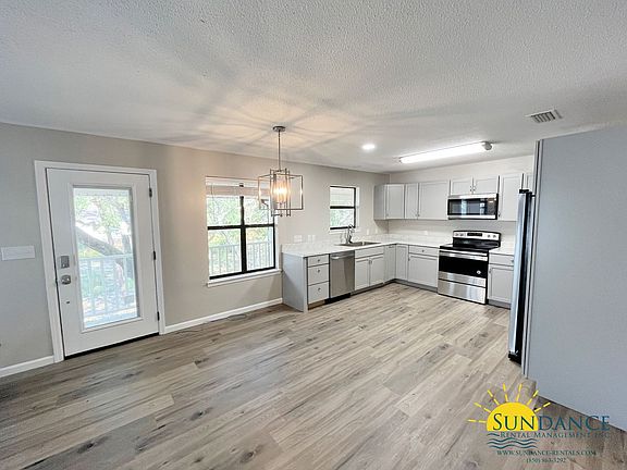 5th image of 45 Warwick Dr