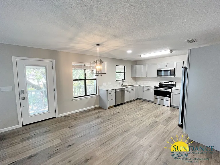 45 Warwick Dr — Photo 5