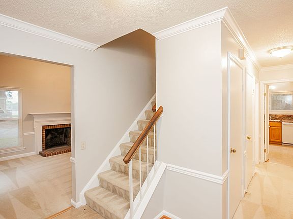 3rd image of 1000 Belvoir Ln