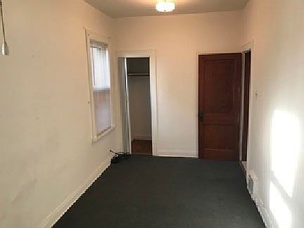 4th image of 10010 S La Salle St #2