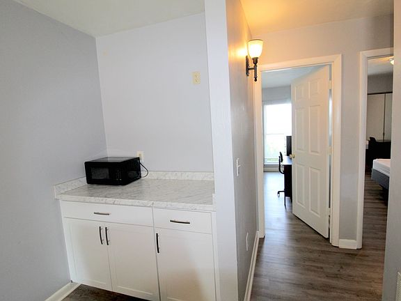 5th image of 1458 Bradley Dr #4B-2Ba