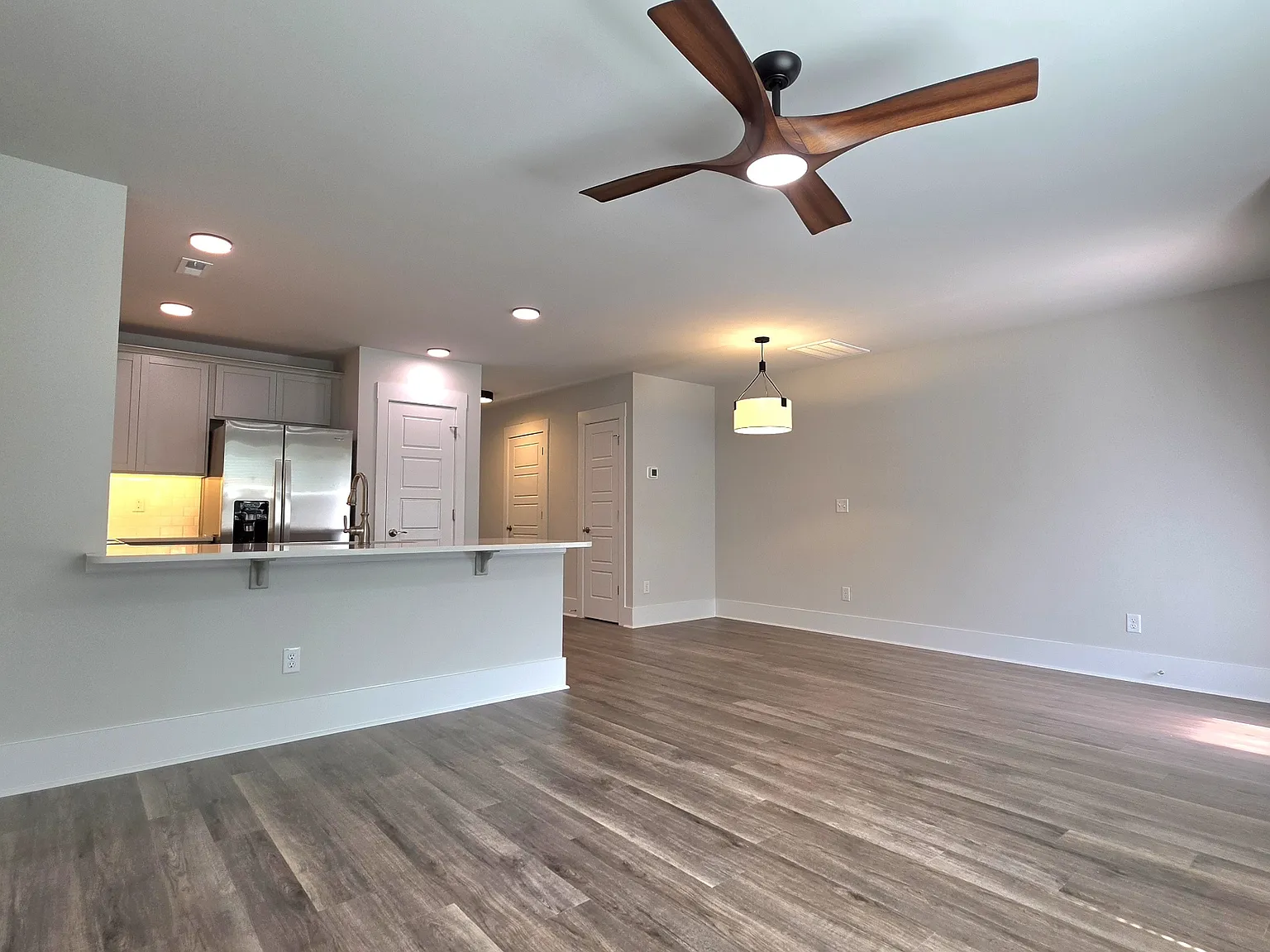 3 bed, 2.5 bath, 1418 sqft, $2,550 — Photo 4