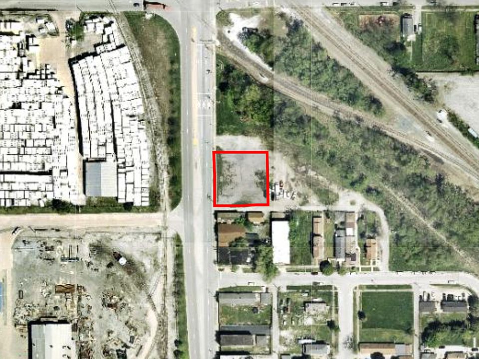 2nd image of 800 W 155th Pl