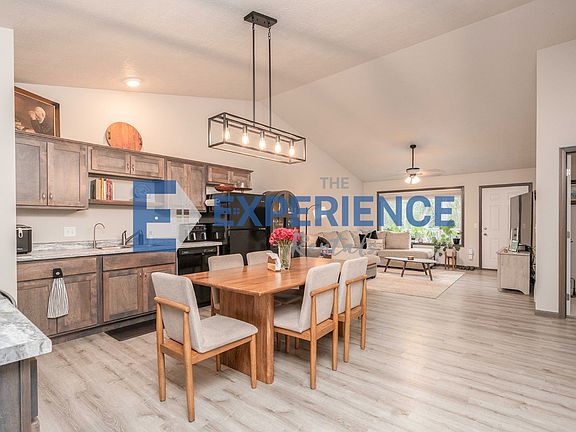 3rd image of 1806 N Oberg Cir