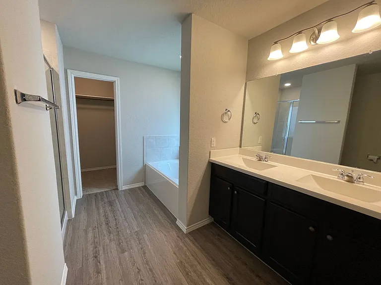 3918 Stanley Park — Photo 9