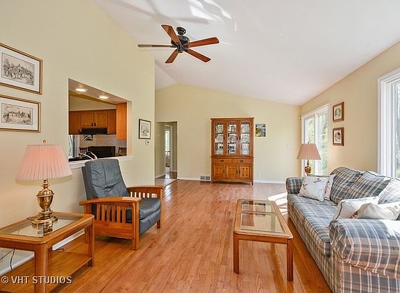 3rd image of 4N957 Black Willow Dr