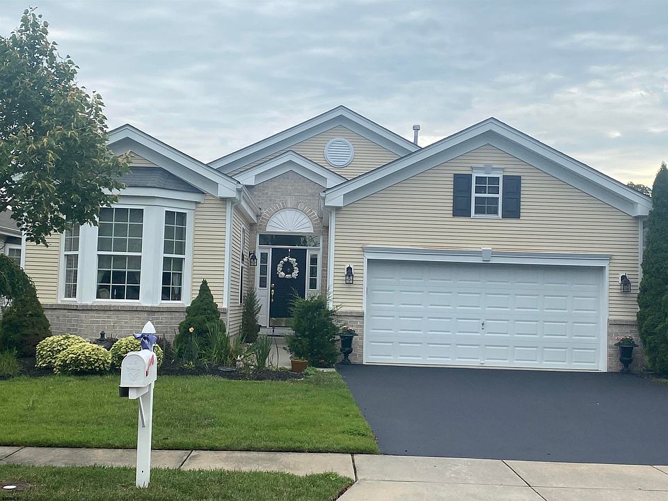 1st image of 8 Highbury Ct
