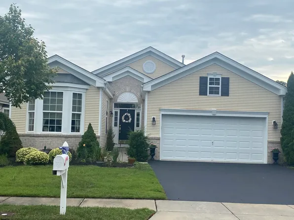 8 Highbury Ct, Galloway, NJ 08205