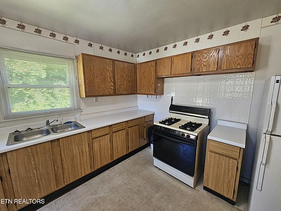 5th image of 1345 Blockhouse Valley Rd