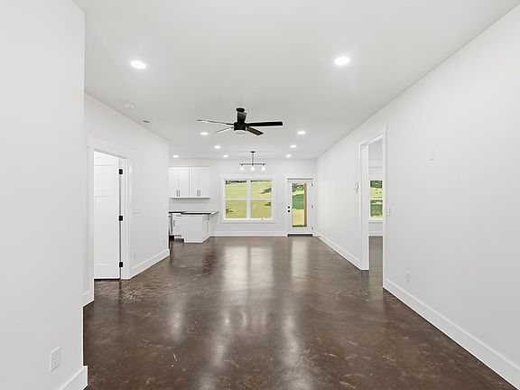 3rd image of 1065 Tanglewood Dr