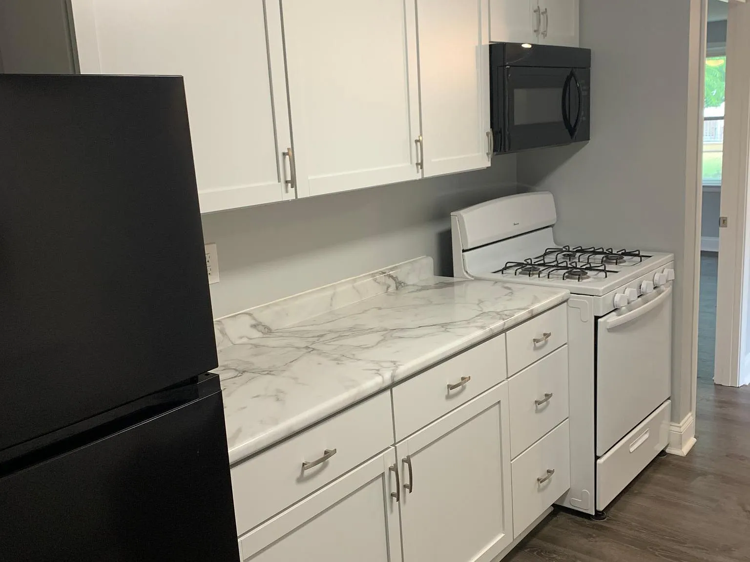 3 bed, 1200 sqft, $1,300 — Photo 4