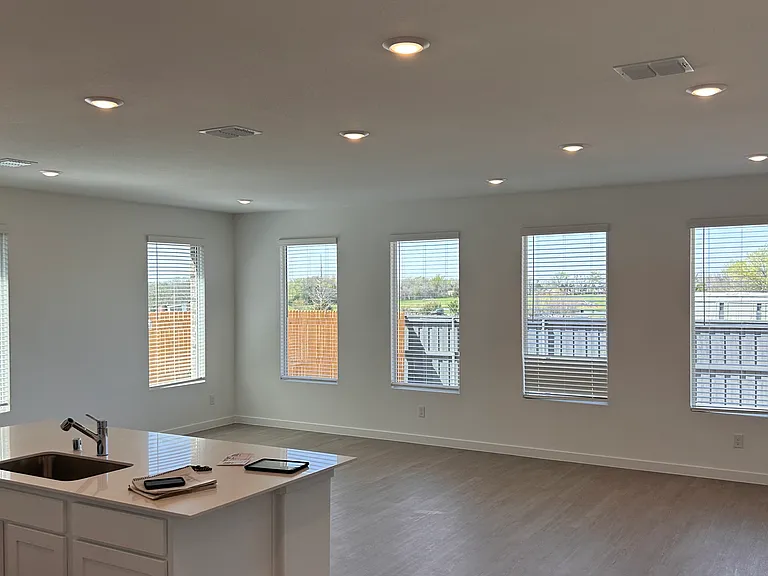 1020 Flameleaf Dr — Photo 8