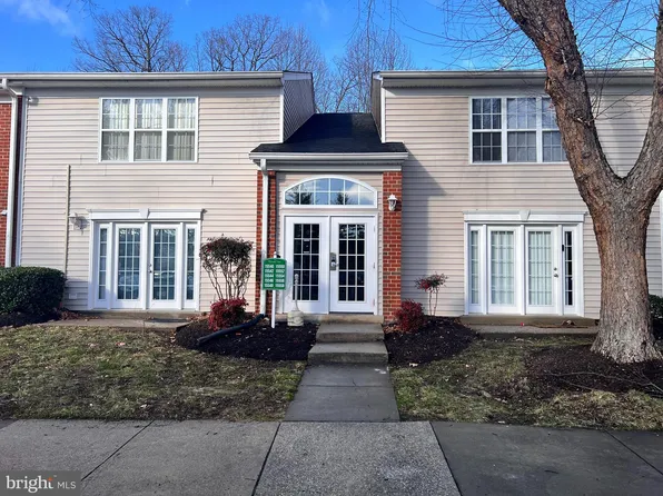 15554 Horseshoe Ln, Woodbridge, VA 22191