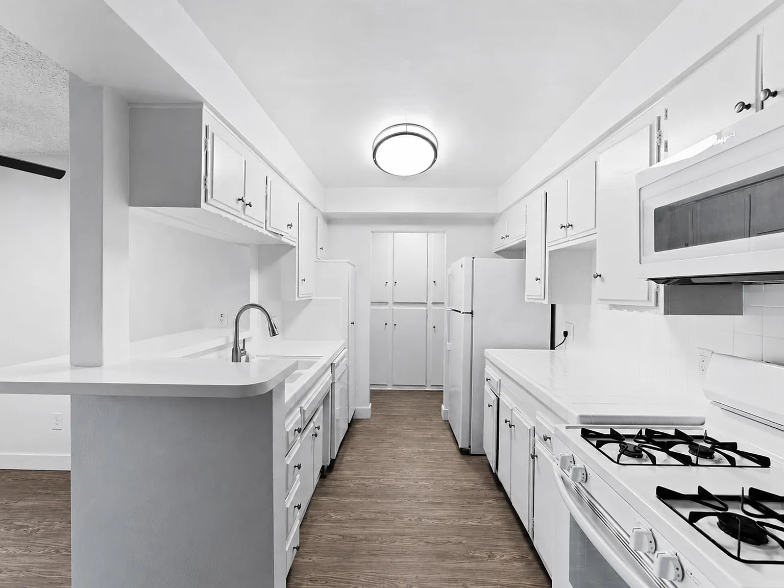 Coast Apartments — Photo 4