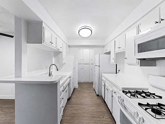 2nd image of 400 Merrimac Way APT 55