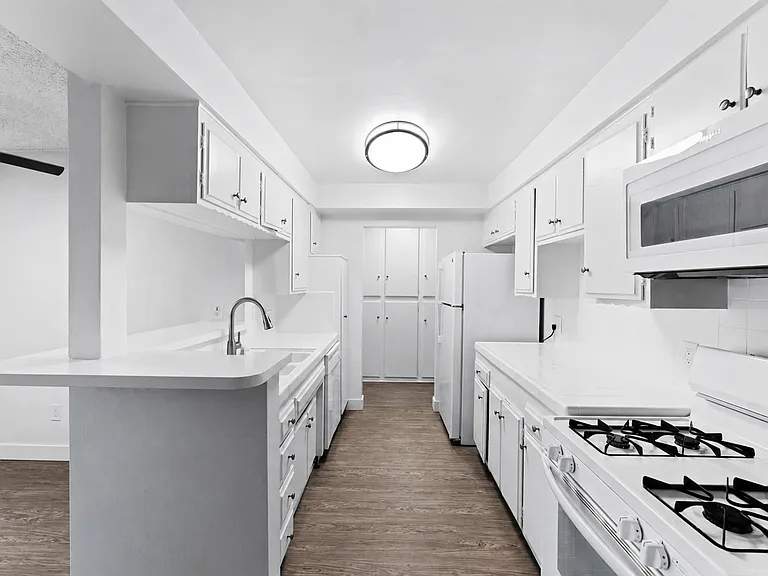 Coast Apartments — Photo 15