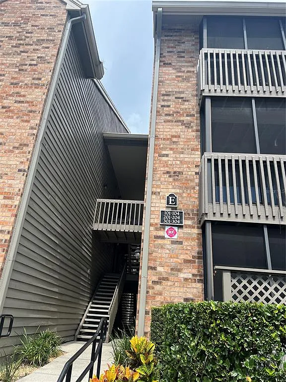 2 bed, 2.0 bath, 946 sqft, $1,850 — Photo 2