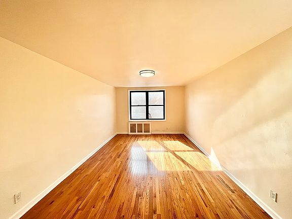 5th image of 4140 Denman St APT 2T