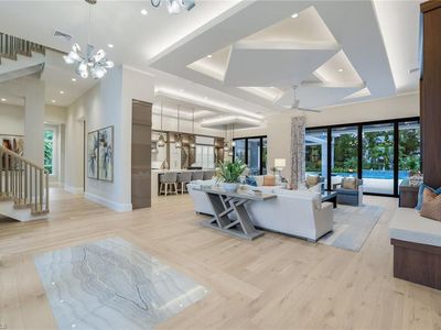 201 Caribbean RD, Naples, FL, 34108