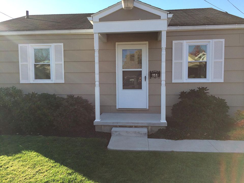 1st image of 644 Cedar Ln NW
