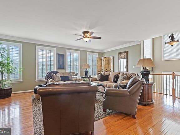 5th image of 20931 Cohasset Ter