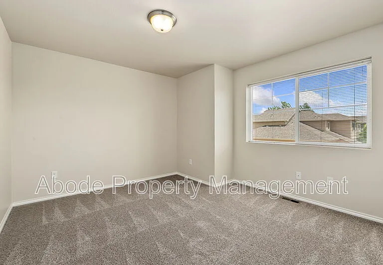 347 Kalkaska Ct — Photo 16