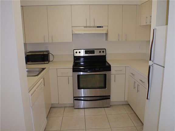 3rd image of 14931 SW 82nd Ln #18-406